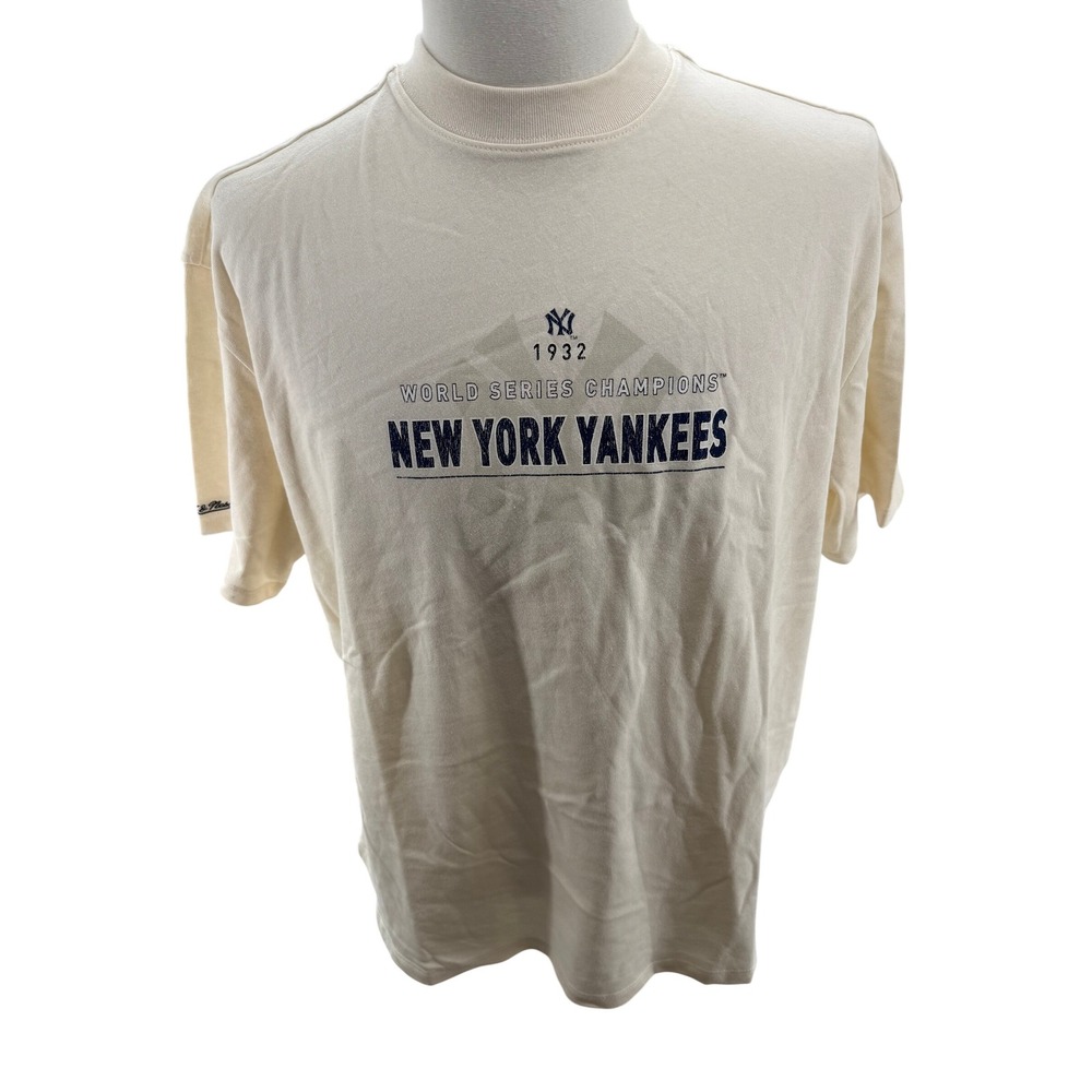 Mitchell & Ness Womens New York Yankees 1932 World Series Champs Tee Shirt Large